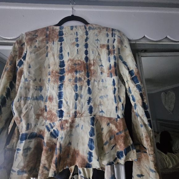 VENUS Tie-Dye Crop Top - Blue and Tan - Picture 12 of 12